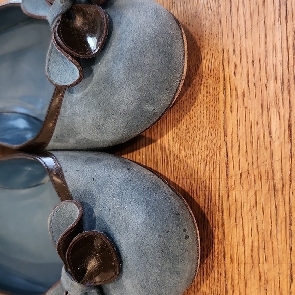 Moschino Cheap and Chic Blue Suede Kitten Heel w/ Floral Detail Size 7.5 - Picture 10 of 10